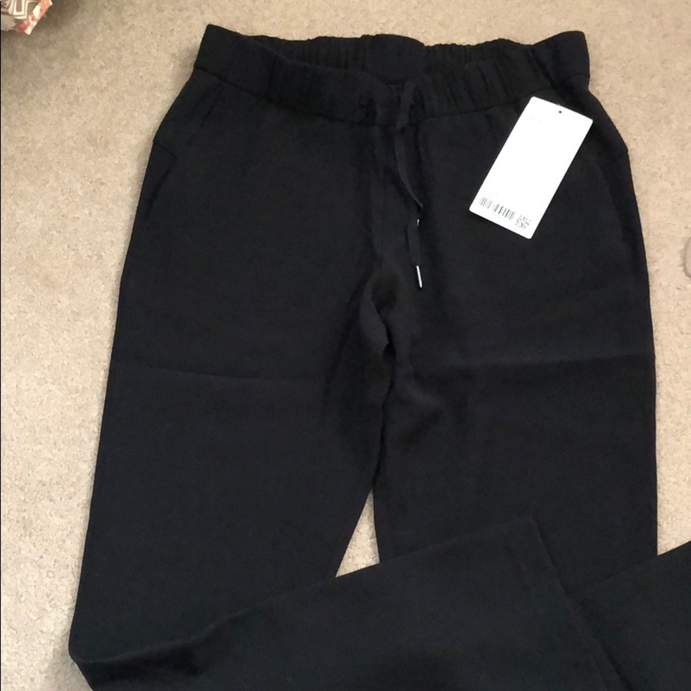 NWT lululemon on the fly pant black woven size 8
